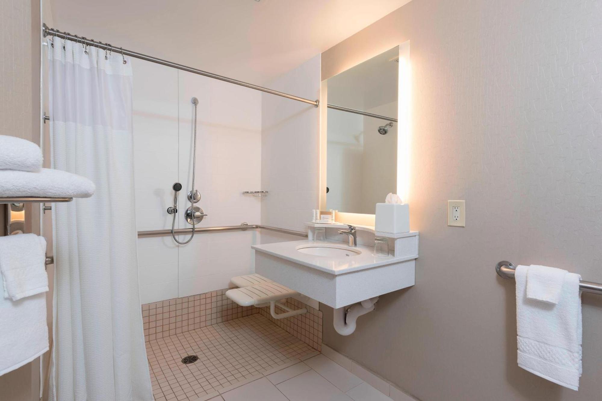 Springhill Suites Grand Rapids North Walker Exterior photo